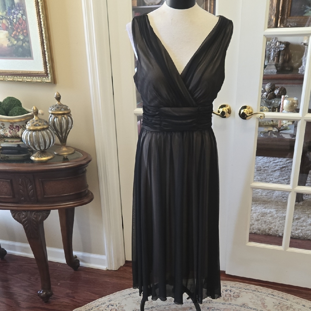 connected apparel Black Sheer Over Cream Sleeveless V-Neck Midi Dress sz 12 EUC